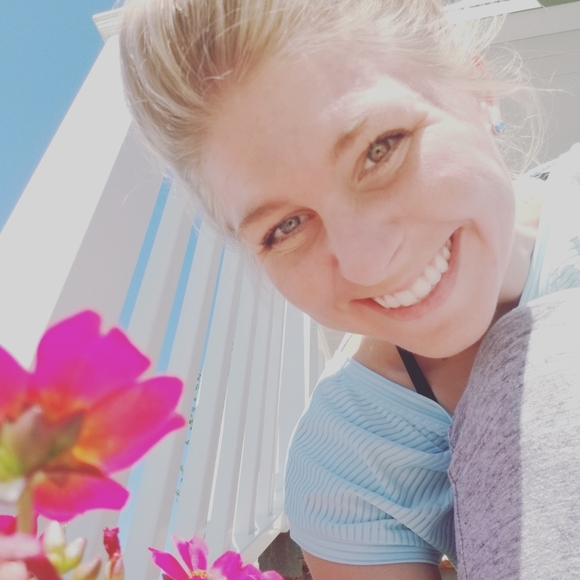 Meet your Posher, Jessica - Picture 2 of 2